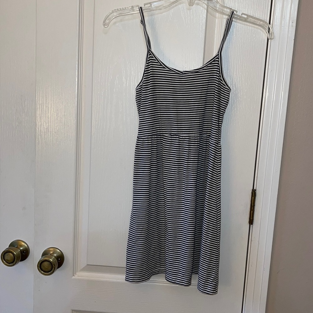 E16 5 more minutes gray and white dress